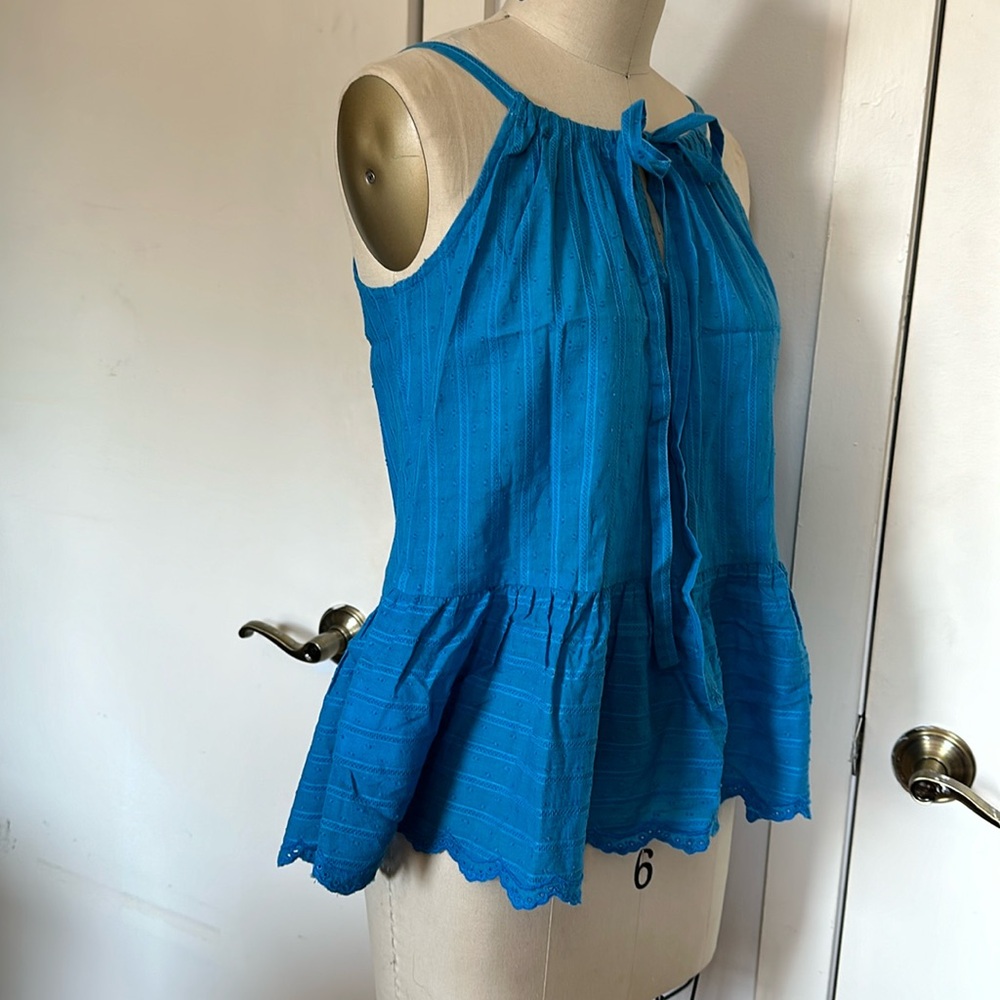 Sample tank style in the most beautiful blue